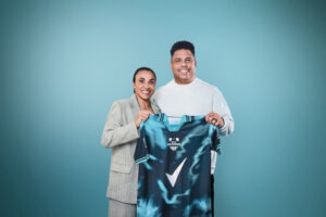 Marta e Ronaldo se encontram em ação de Rexona que celebra jornada rumo à Copa do Mundo Feminina da FIFA 2027™